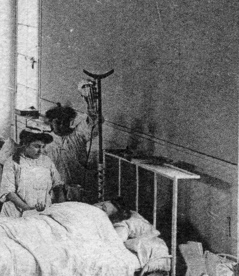 Carte postale AP postée le 11 septembre 1911

gros plan sur le travail infirmier quatrième lit à droite

Collection JBC